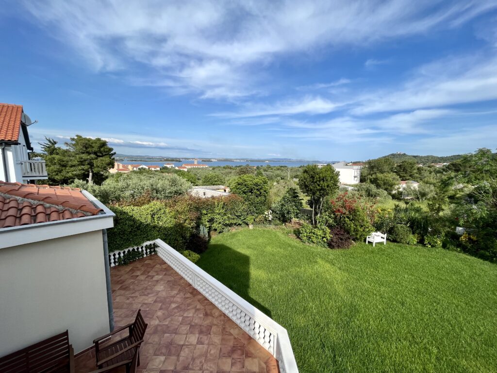 Garden-View (Bedroom South)